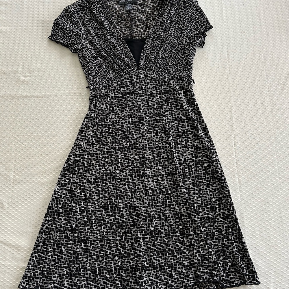 Connected Apparel Black and White Geometric Midi Dress 6P